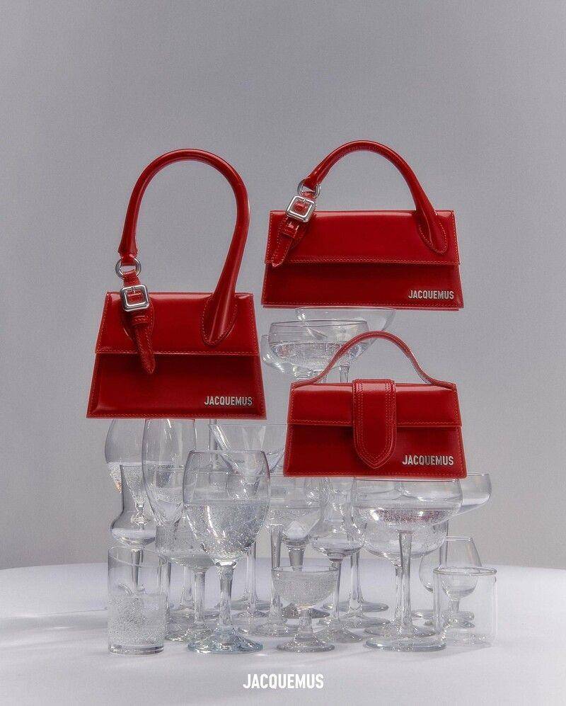 秋冬“酒红色单品”推荐！Miu Miu漆皮高跟鞋绝美、Jacquemus手袋洗版IG 时尚穿搭 图9张