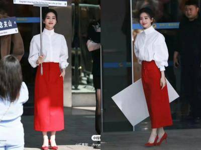 刘诗诗穿大红色窄裙也有高级感！搭配白色高领衬衫气质满分