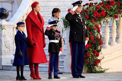 “欧洲最美王子妃”红装庆摩纳哥生日　夏琳王妃贵气珠宝胜出