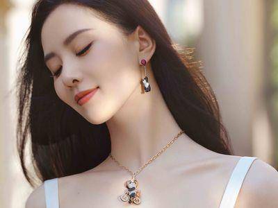 刘诗诗懒理婚变传言　猫熊项炼上身妈咪变少女