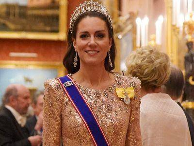 凯特王妃拷贝自己的穿搭　华丽晚宴造型超省心