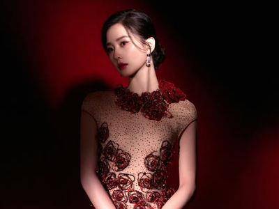 刘诗诗穿“红玫瑰礼服”新造型封神！　披闪耀薄纱绽放超强仙气
