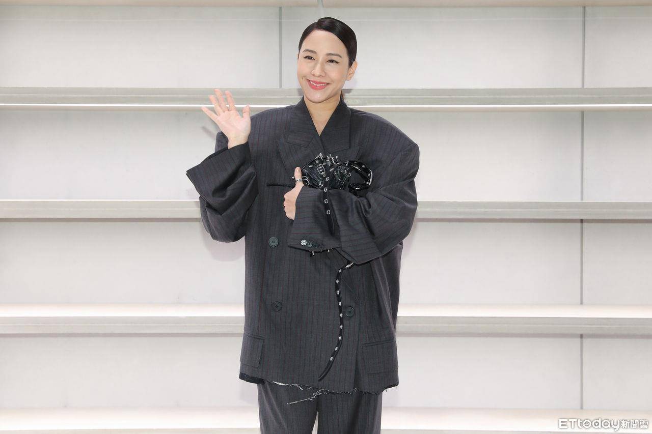 林嘉欣曝“想念中国台湾担仔面”亮相BALENCIAGA状态超好　大方分享冻龄秘诀 名人名流 图2张