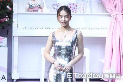 宋芸桦签名海报被当圣诞“坏礼物”　怒将朋友封锁