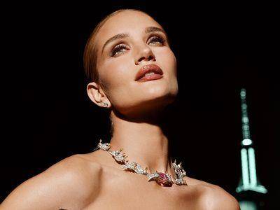 亮・珠宝／圣诞派对女王红、金首饰助攻　Tiffany石上鸟“粉”出色