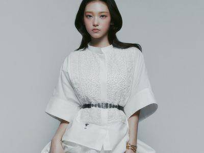 亮・珠宝／17岁Haerin戴Dior变小清新　玫瑰花茎手环年龄不设限