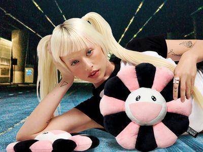 BLACKPINKＸ村上隆联名超欠收！软萌“黑粉小花抱枕”抢光了