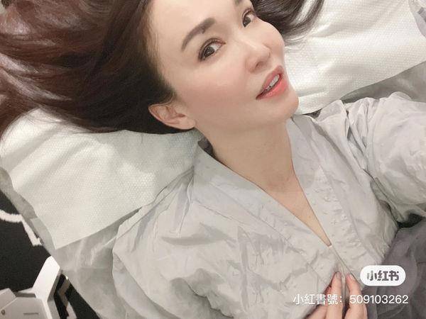 范文芳传授“好眠秘诀”：手机不进卧室、别带着情绪睡觉 名人名流 图1张