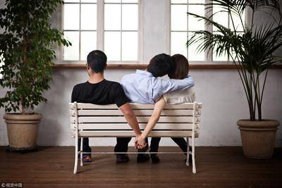 “夹缝中的第三者”是普遍社会现象!她沉默:再也不能轻松选边站