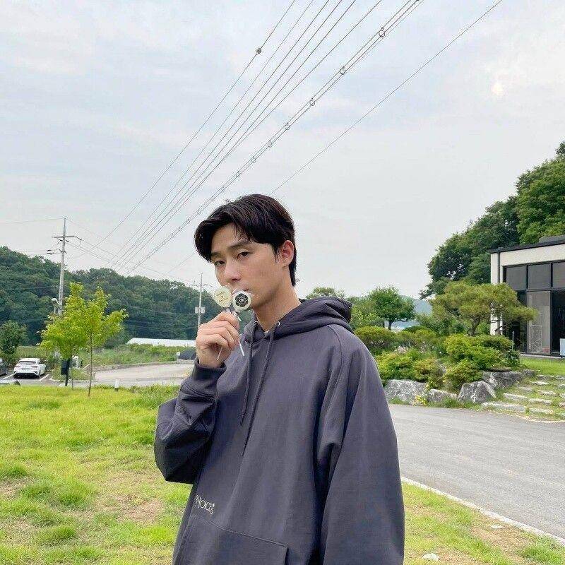 《京城怪物》朴叙俊私服“直男式穿搭”才是本体　最萌配件直接圈粉 最新资讯 图6张