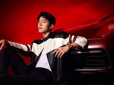 刘昊然英文名连结TAG Heuer赛车魂　张艺兴敞胸秀珠宝夺代言