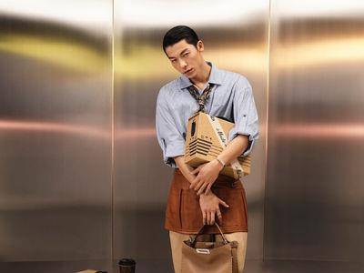 许光汉换时髦工装、油头新发型出镜！　帅到拿下FENDI全球男装大使