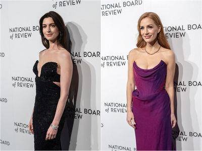 46岁洁西卡雀丝坦美晕!抓皱礼服释放火辣身材 安海瑟薇开深U比美