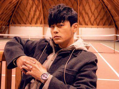 表迷买不到羡慕死了！　周杰伦生日晒独一无二帝舵粉红表