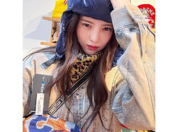 大秀直播／韩韶禧搭机美疯！为DIOR高订秀飞巴黎　先冲潮牌店看打折羽绒帽 时尚穿搭 图2张