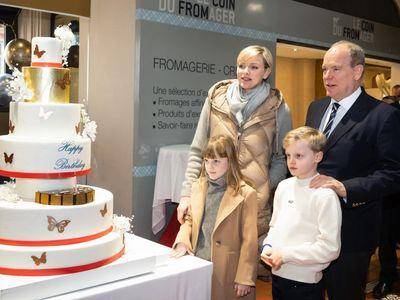 夏琳王妃高明穿搭暖又显瘦　被控不当开销生日低调过