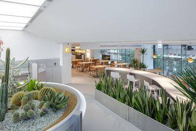 信义区小资女逛街胜地＋1！必吃人气早午餐　6大网拍、羽绒手机壳买得到