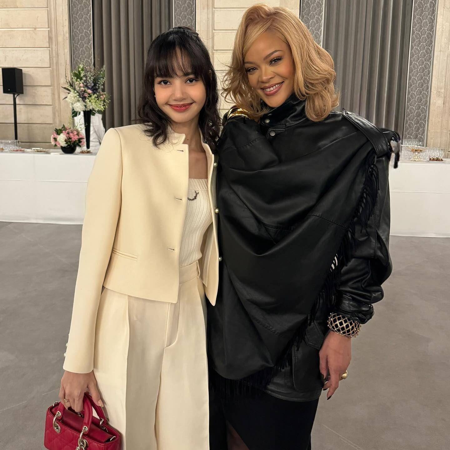 Lisa收起性感改当优雅淑女　套20万Dior裤装会蕾哈娜 时尚穿搭 图2张