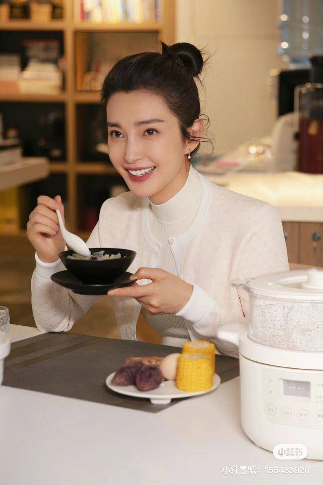 星・变美／50岁李冰冰的“不老早餐”好方便！粗粮＋热汤10分钟搞定 最新资讯 图1张