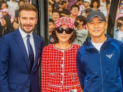 刘嘉玲香奈儿贵妇装被讥像“快餐店员”　与梁朝伟休闲装对比强烈