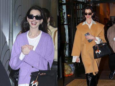 安海瑟薇松弛感穿搭范本！针织衫搭小众运动鞋、平价包上身超高级