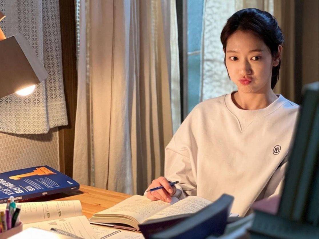 朴信惠《低谷医生》冻龄颜值太心动！33岁辣妈扮高中生无违和 名人名流 图1张