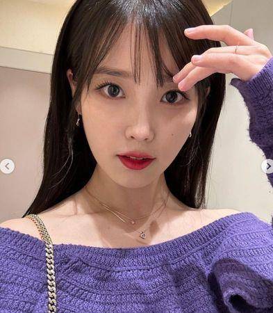甜美脸蛋可盐可甜！IU堪称“发型彩妆教科书”　任何造型难不倒 最新资讯 图2张