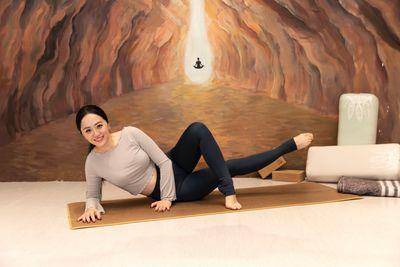 仙女臂、性感翘臀轻松拥有！居家就可以做的4个轻瑜伽