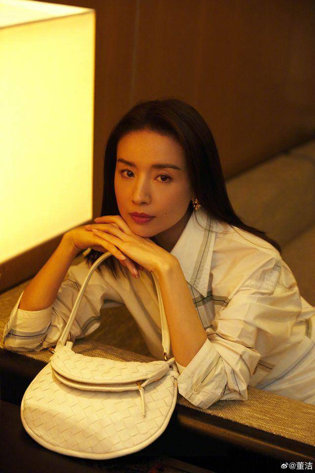 星・变美／43岁董洁肌肤白皙零细纹　以油养肤关键秘诀是按摩 最新资讯 图1张