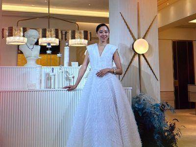 孔晓振终于蓬裙上身“女神回归”　华丽耳挂当发饰美翻