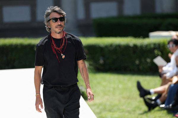 VALENTINO创意总监Pierpaolo Piccioli宣布离任！蔡依林代言将有新风格 时尚穿搭 图2张