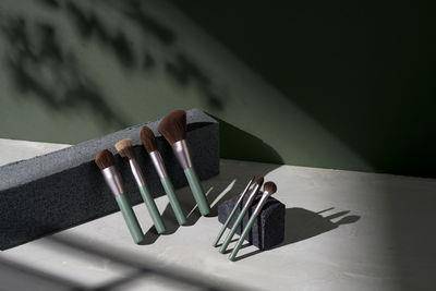 冰灰绿彩妆刷仙气爆棚！短柄携带方便又可爱　QQ刷画女团唇干净不脏手