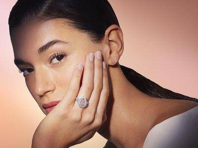 De Beers呈献 Inspired by Nature 顶级珠宝展珍稀彩钻阵容　揭幕非凡工艺之旅