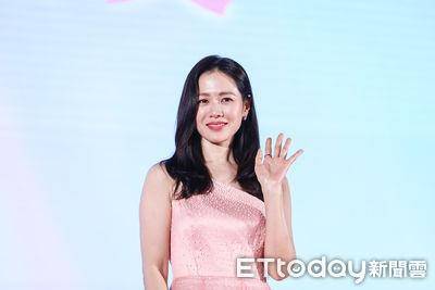 孙艺真来台曝私下爱看电视、滑手机　粉色礼服仙气爆棚