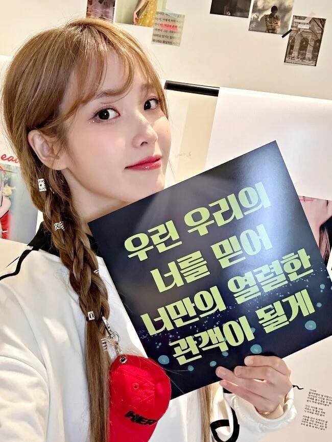 IU演唱会周边、Jennie蝴蝶结袜　快速认识女神钦点的韩国小众品牌 最新资讯 图3张