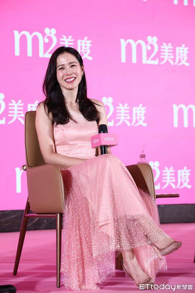 孙艺真来台行头大解析！绝美粉色穿搭　高跟鞋是凯特王妃爱牌 名人名流 图5张