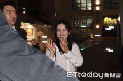 孙艺真换回粉嫩针织衫大啖鼎泰丰　透露好心情秘诀：和朋友聊八卦