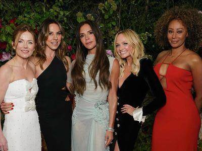 辣妹合唱团集体冻龄太惊人　“贝嫂”50岁庆生酷脸合影宛如样板