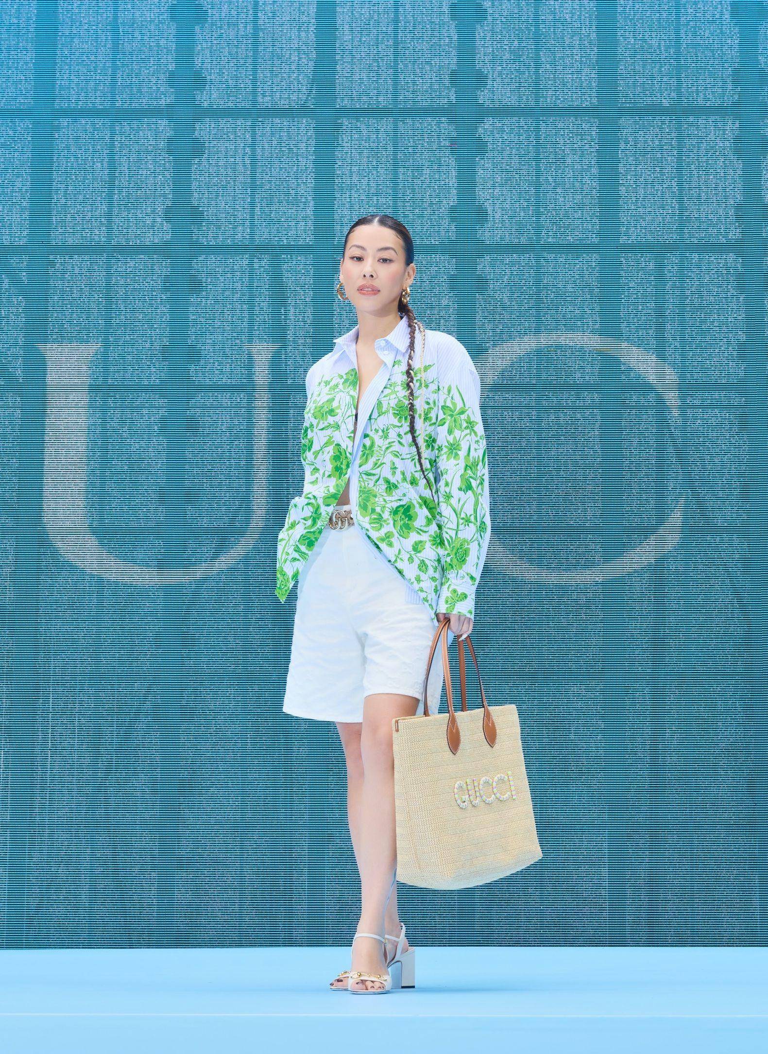 蔡诗芸“比基尼＋衬衫”度假装太辣！娄峻硕让妈挑GUCCI“预算无上限” 名人名流 图2张