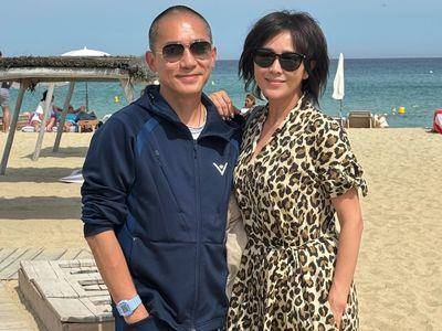 梁朝伟戴3,200元G-SHOCK游法国　刘嘉玲大方素颜更年轻了