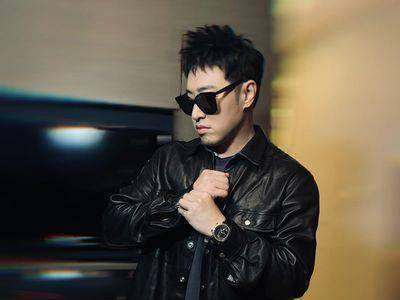 潘玮柏千万“表王”星空表到手　赏月行轨迹好浪漫