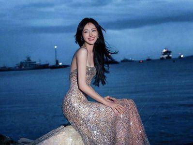 唐嫣化身火辣美人鱼　光一照坎城战袍全透视