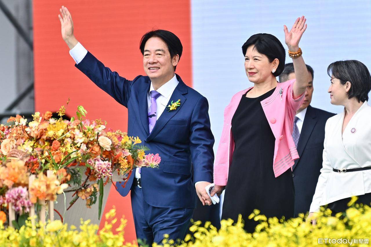 萧美琴就职穿的裤装出自中国台湾针织女王　XX夫人粉红小外套自己搭的 名人名流 图1张