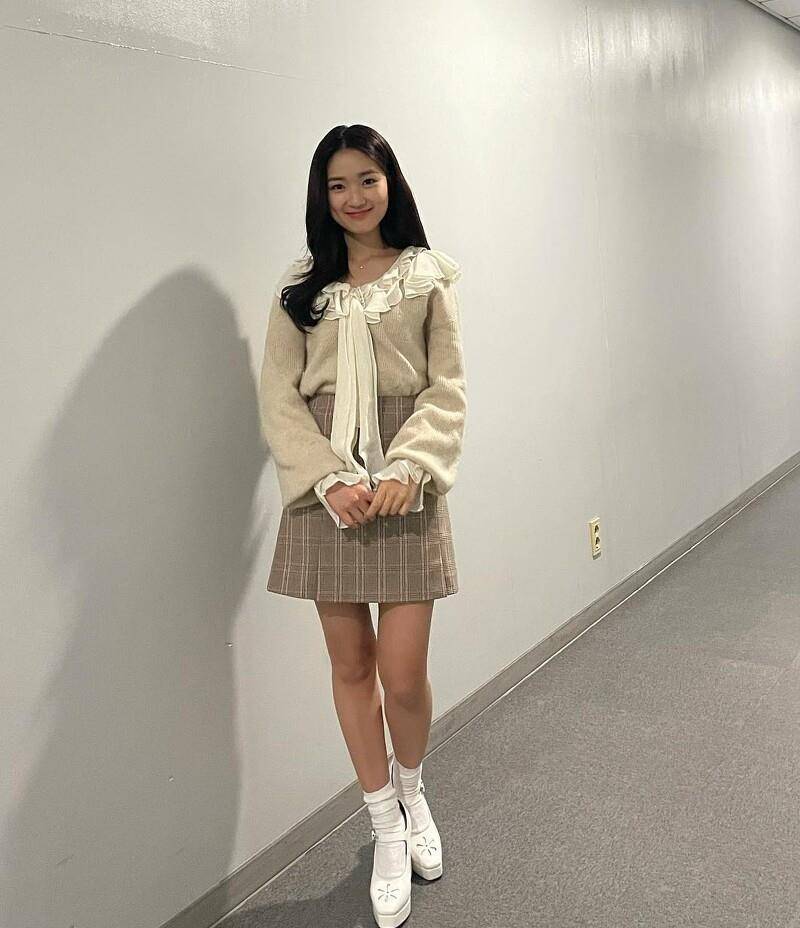 《背着善宰跑》金惠奫无害甜美私服　碎花、牛仔裤都是爱用单品 最新资讯 图6张
