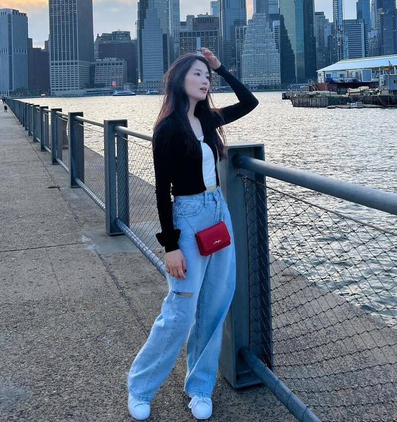 《背着善宰跑》金惠奫无害甜美私服　碎花、牛仔裤都是爱用单品 最新资讯 图15张