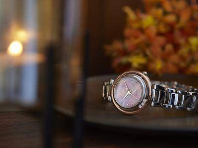 CITIZEN双表圈之间有3颗滑动钻　花卉女表甜美取胜