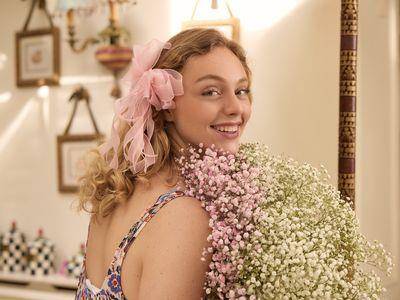 蝴蝶结发饰浪漫指数满点　盘点香奈儿、亚历山卓热门款