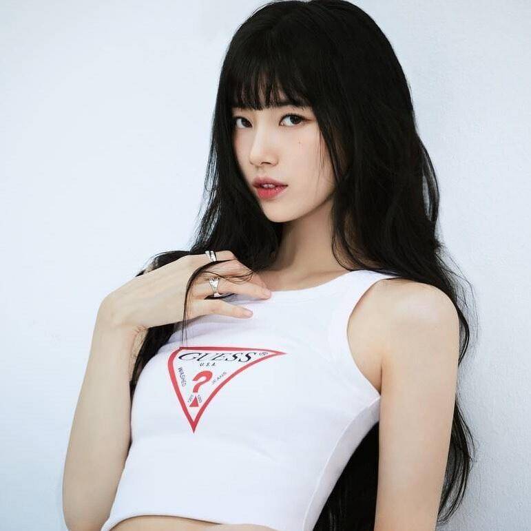 夏季白色背心强势登场！Jennie穿上拍CK大片　秀智、舒淇也跟上 最新资讯 图4张