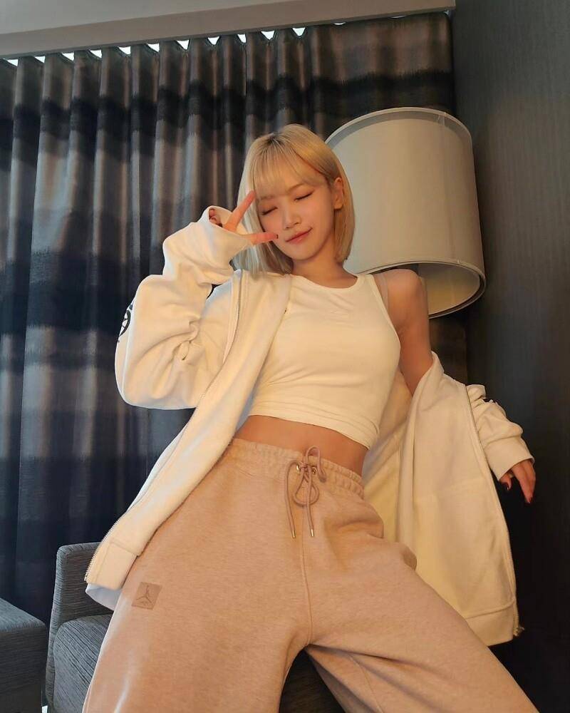 夏季白色背心强势登场！Jennie穿上拍CK大片　秀智、舒淇也跟上 最新资讯 图7张
