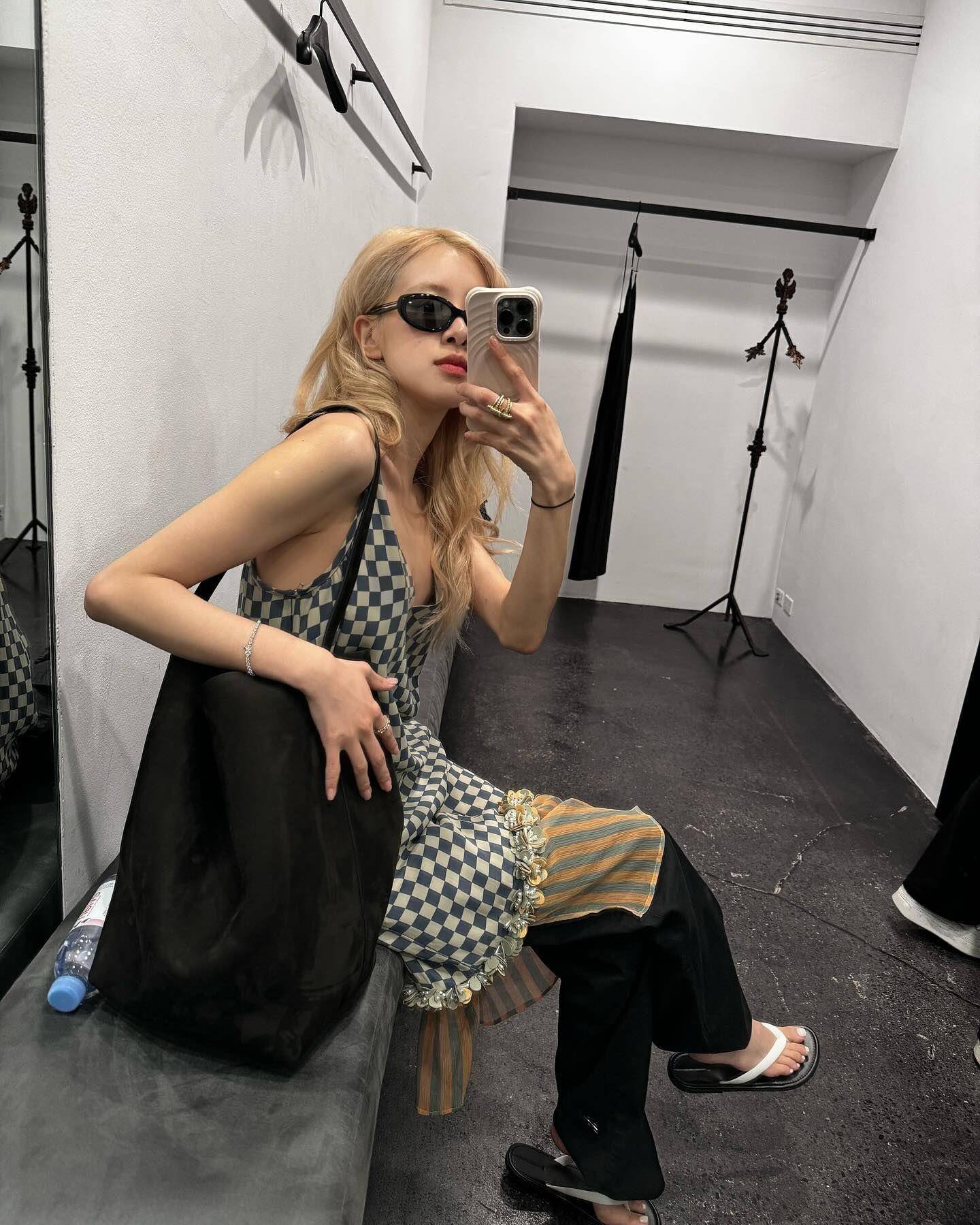 ROSÉ爱踩夹脚拖趴趴走　两款Tiffany钻戒泄明星味 奢侈品牌 图1张